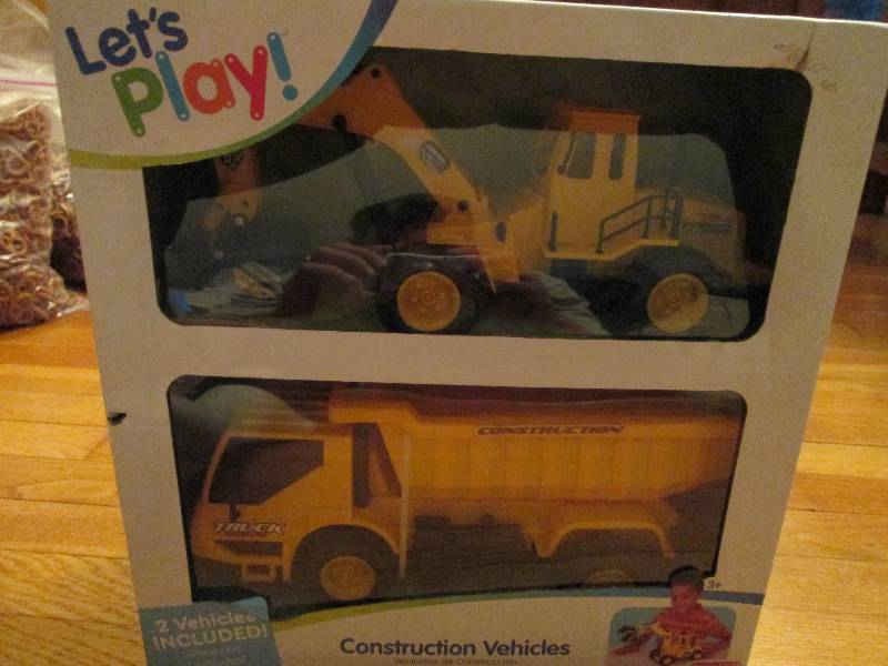 lets play 2 construction vehicals n...