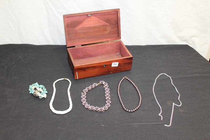 Costume Jewlery  Wood Jewlery Box