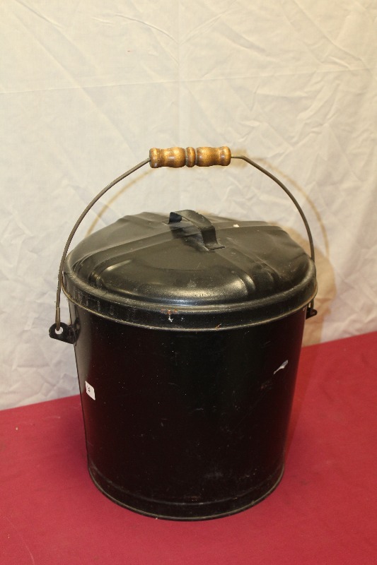 Pail with Bale Handle