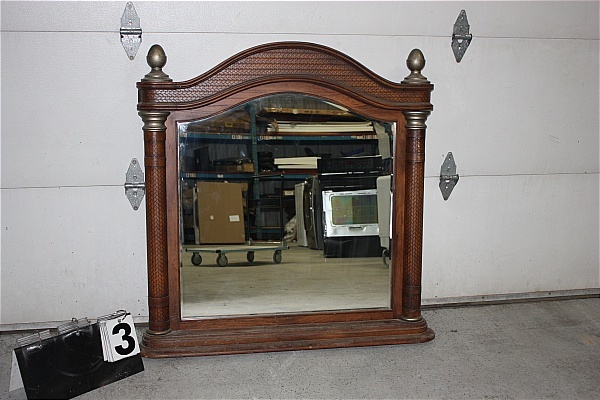 lot 3 image: Large Decoractive Mirror