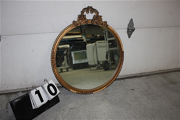 lot 10 image: Vintage Round Mirror