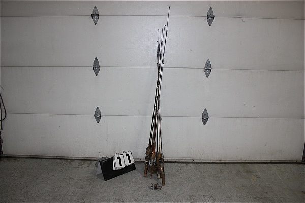lot 11 image: Vintage Fishing Rods and reels