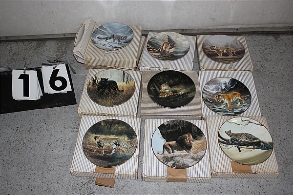 lot 16 image: Big Cat Collector Plates