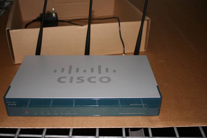 lot 26 image: Cisco Small Business Pro AP500 Series Dual Band Single Radio Wireless Access Point Powers On & Operational.