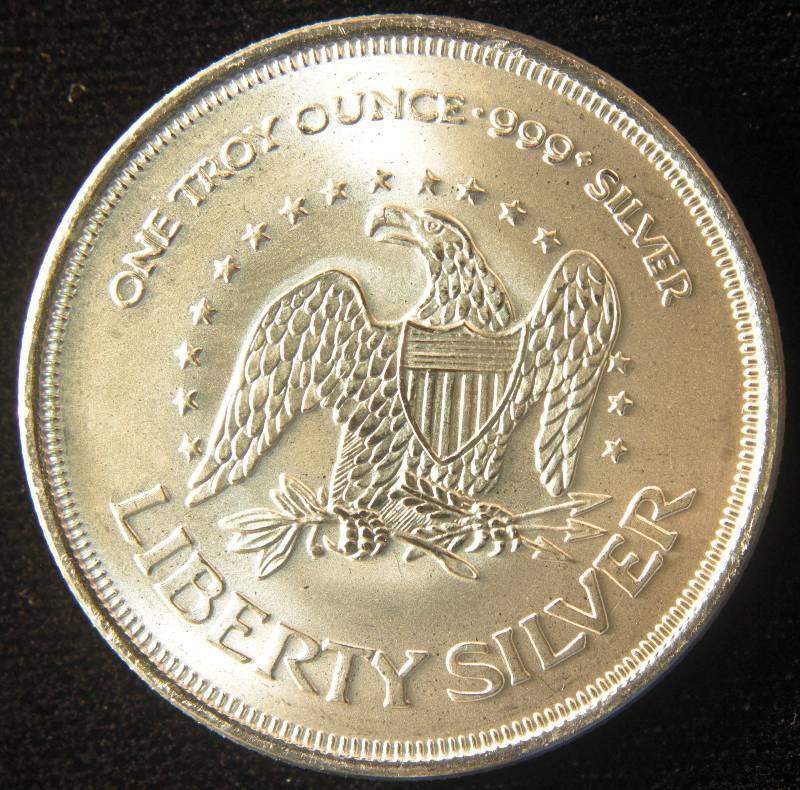 1 TROY Oz. .999 FINE SILVER ROUND LIBERTY DESIGN IN CAPSULE