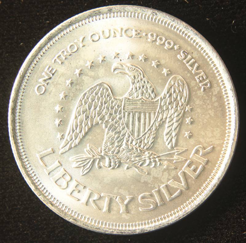 1 TROY Oz. .999 FINE SILVER ROUND LIBERTY DESIGN IN CAPSULE