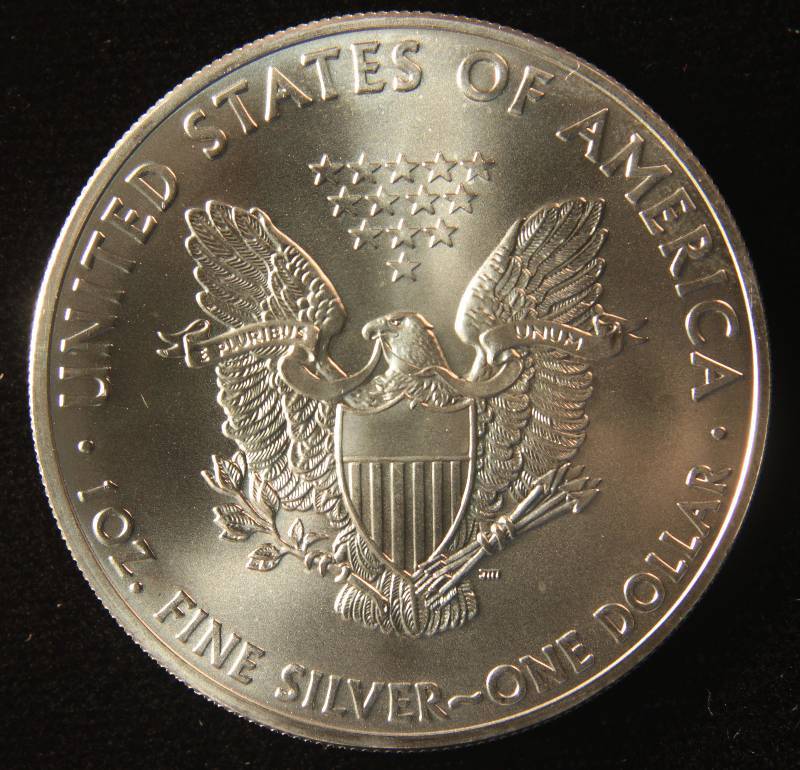 2015 AMERICAN SILVER EAGLE 1 TROY OZ. .999 FINE SILVER DOLLAR COIN IN AIRTIGHT CAPSULE