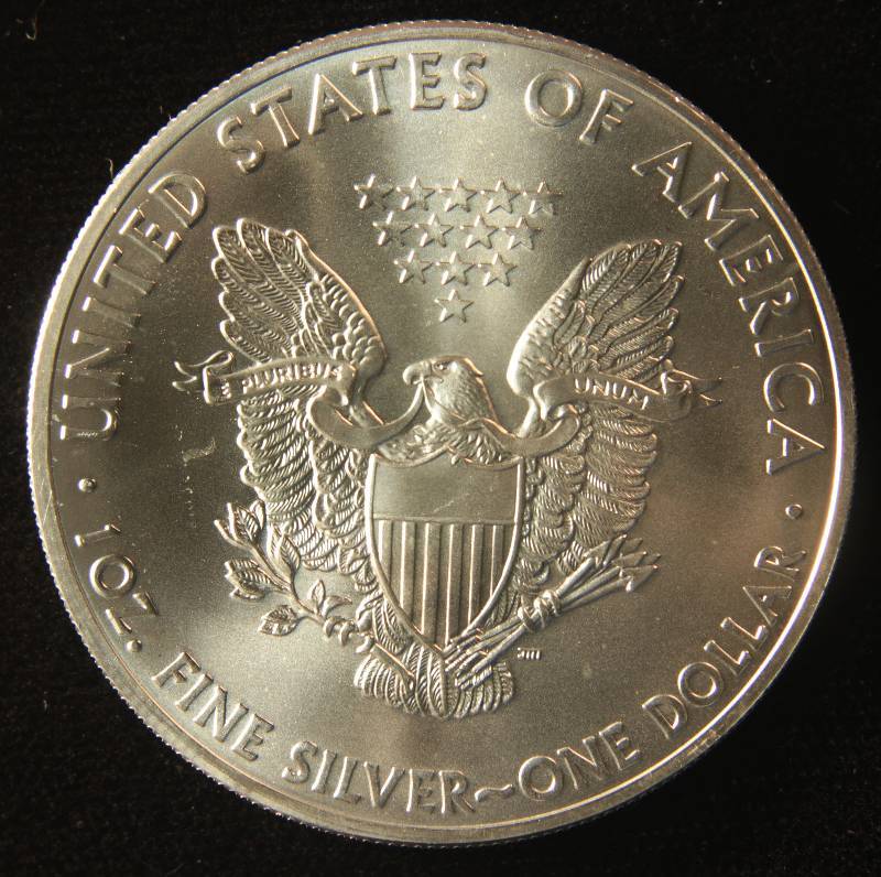 2015 AMERICAN SILVER EAGLE 1 TROY OZ. .999 FINE SILVER DOLLAR COIN IN AIRTIGHT CAPSULE