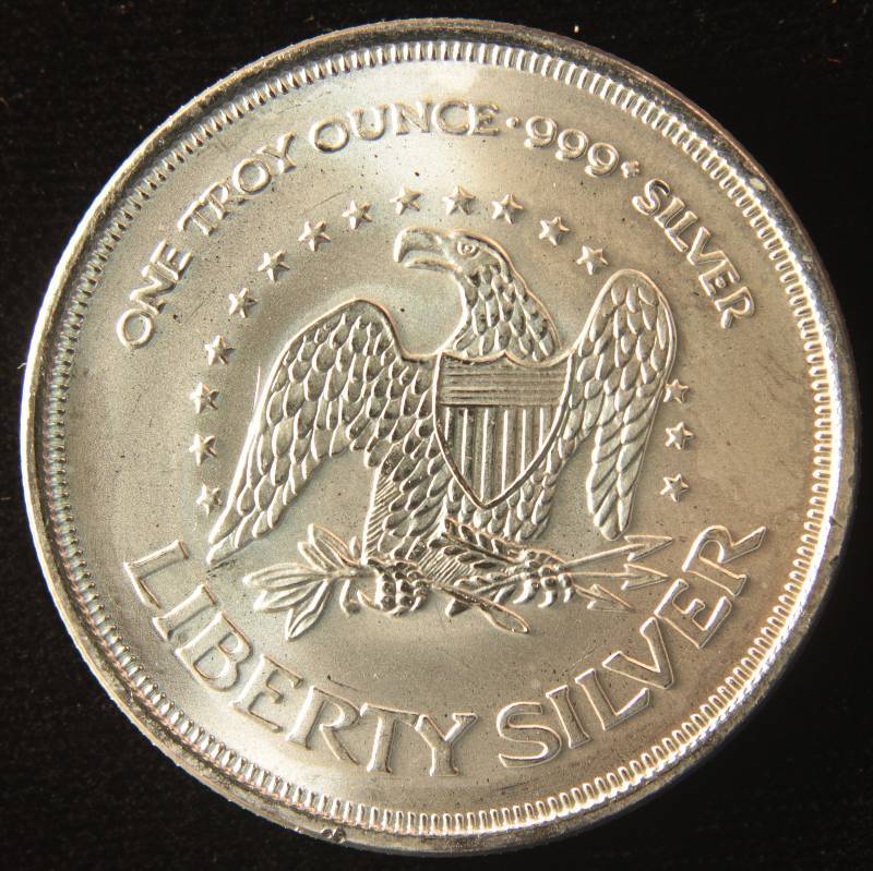 1 TROY Oz. .999 FINE SILVER ROUND LIBERTY DESIGN IN CAPSULE