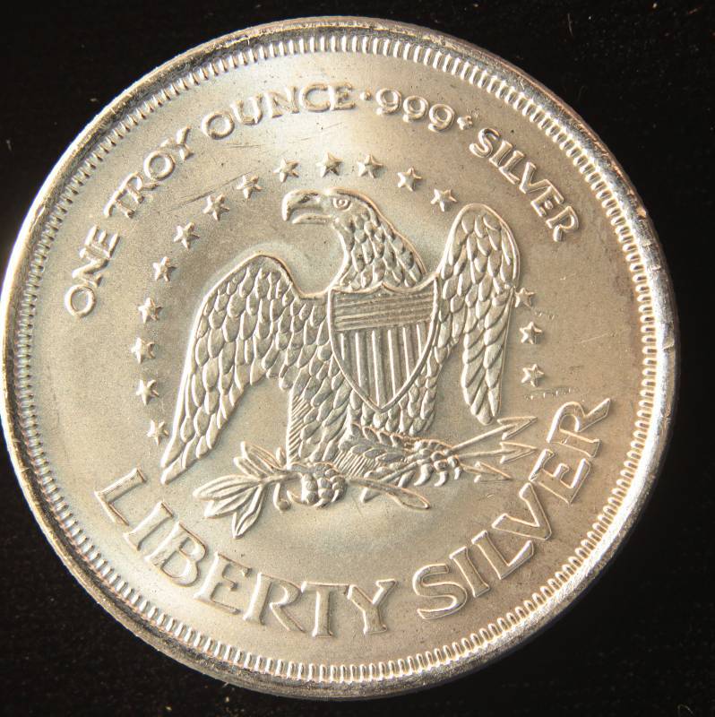 1 TROY Oz. .999 FINE SILVER ROUND LIBERTY DESIGN IN CAPSULE