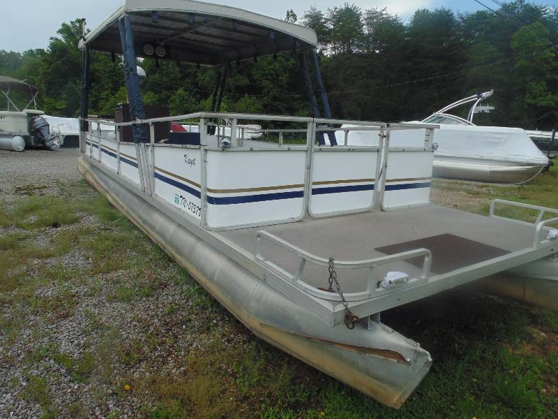 Kayot 25 foot Pontoon NO RESERVE