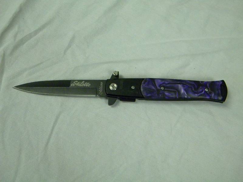 lot 14 image: Stiletto Type Folding Knife