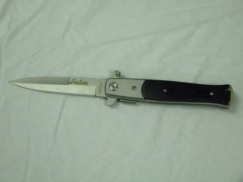 lot 15 image: Stiletto Type Folding Knife