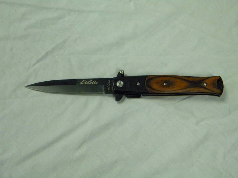 lot 18 image: Stiletto Type Folding Knife