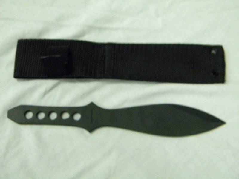 lot 31 image: Throwing Knife