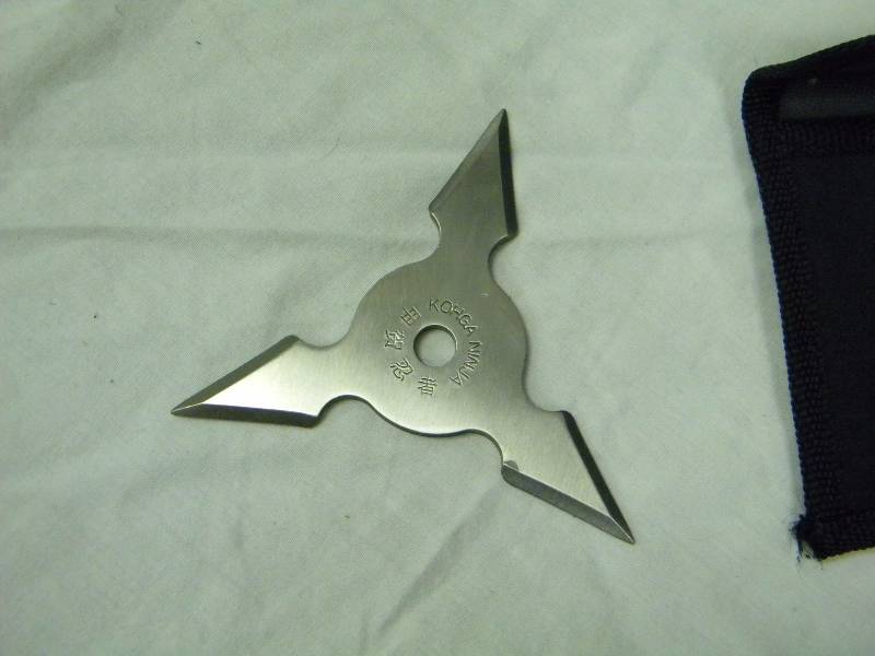 lot 33 image: Throwing Star