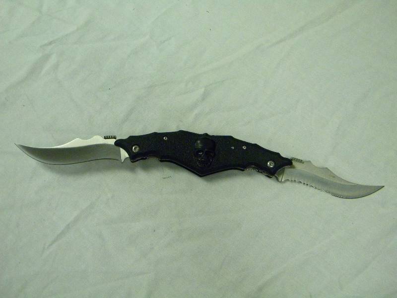 lot 35 image: Dual Blade Folding Knife