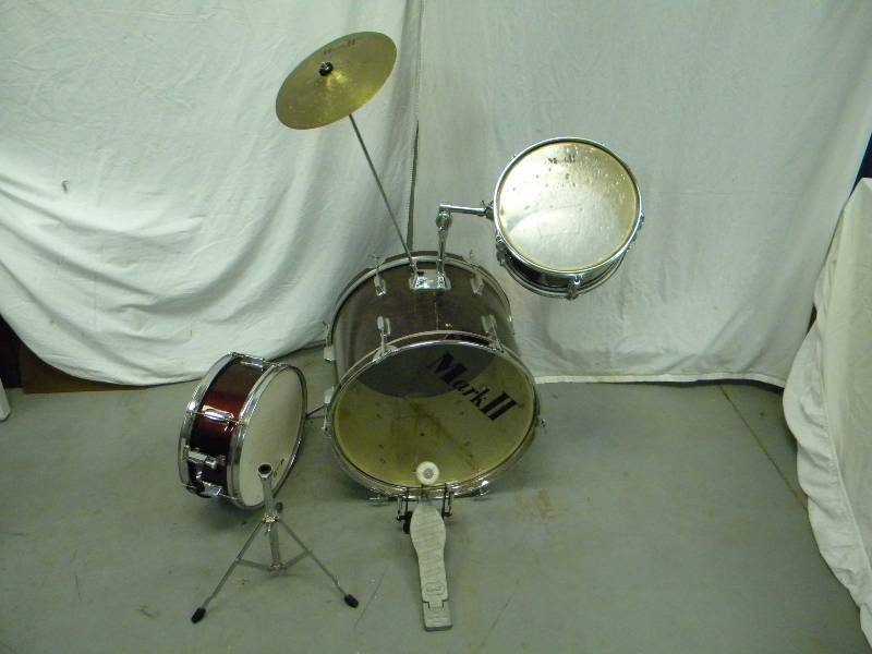 lot 47 image: Drums