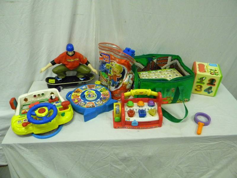 lot 57 image: Kids Toys