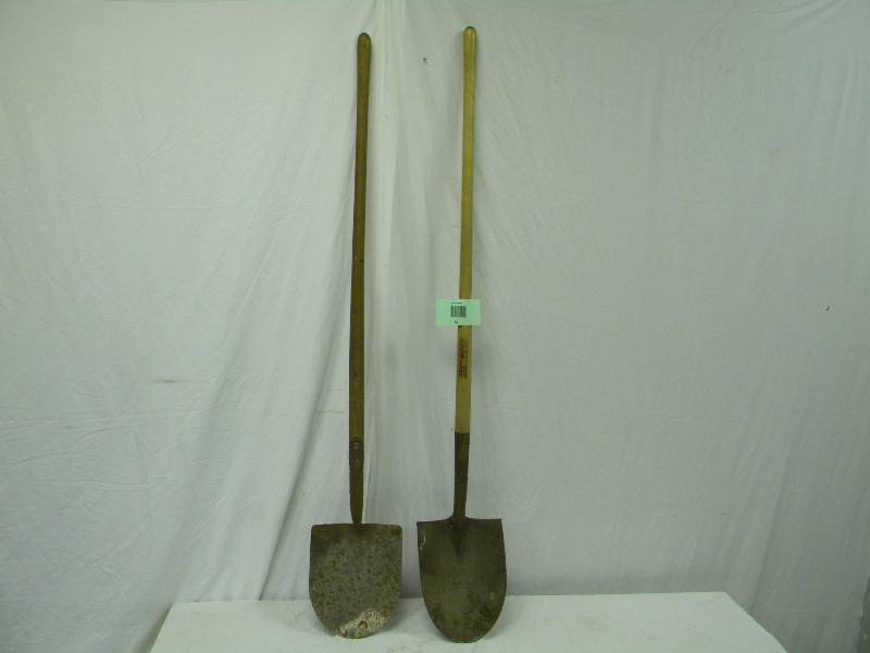 lot 62 image: 2 Shovels