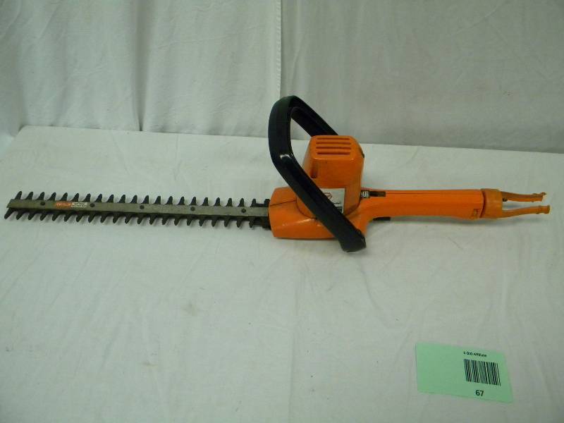 lot 67 image: Black & Decker Hedge Trimmer
