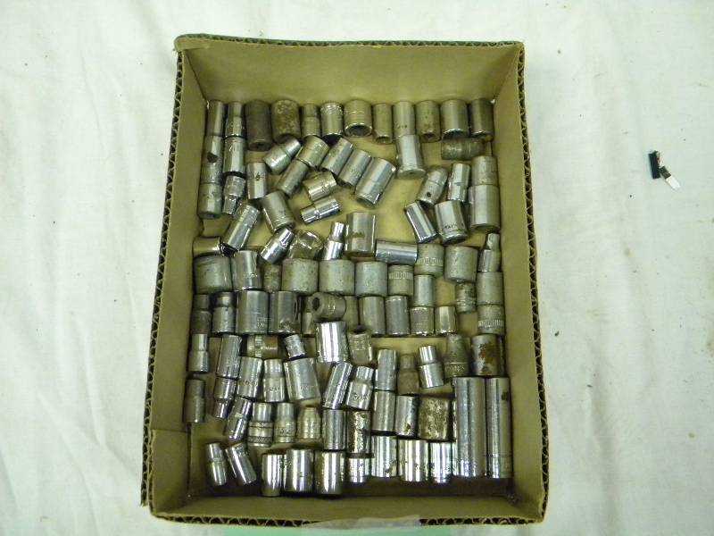 lot 81 image: Sockets - 14 Drive