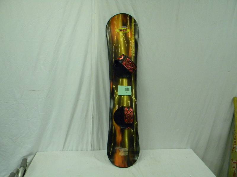 lot 87 image: Snowboard