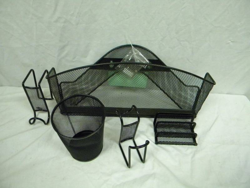lot 104 image: Desk and Office Accesories