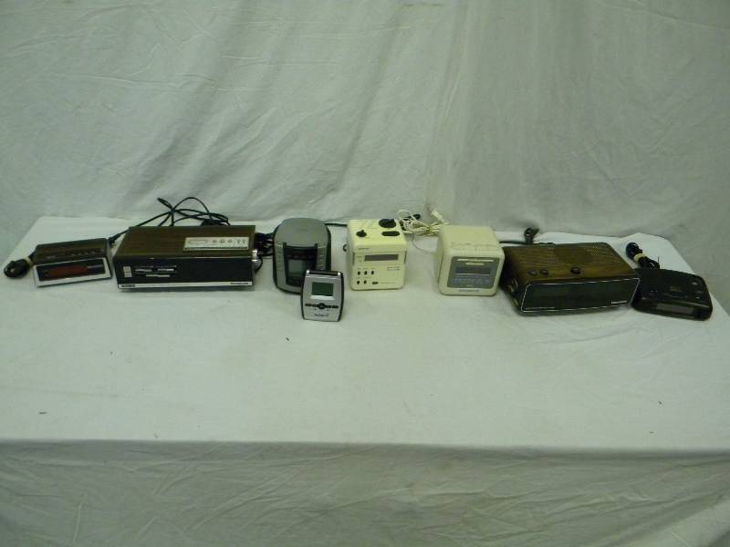 lot 118 image: Alarm Clocks and Clock Radios