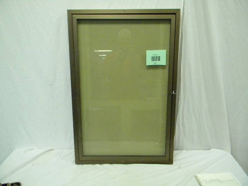 lot 122 image: Display Case