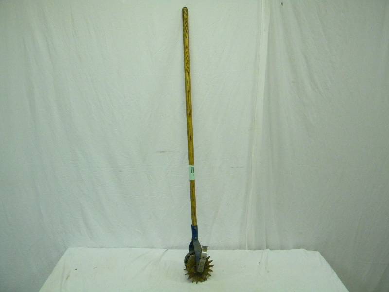 lot 127 image: Roto Edger