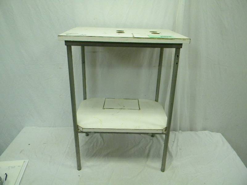 lot 129 image: Shop Table