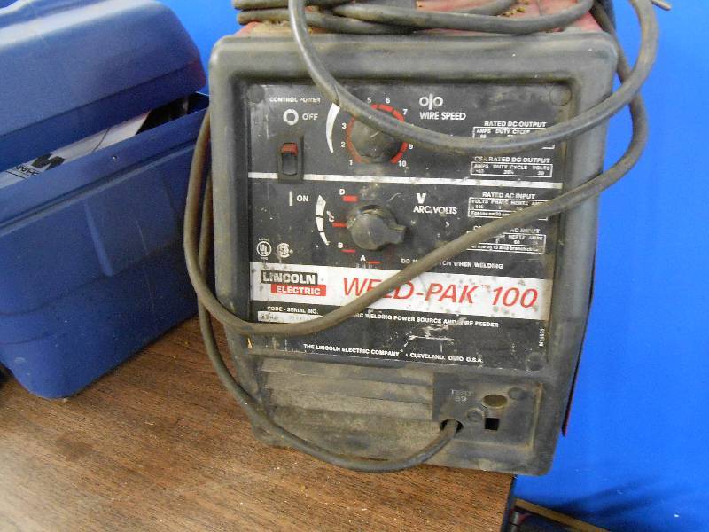 lot 1 image: Lincoln Weld-Pak 100 Welder