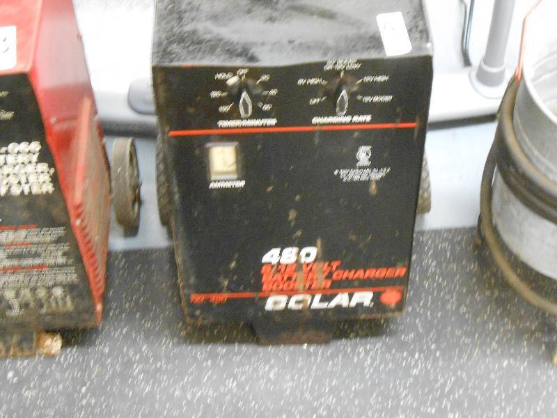 lot 4 image: Solar Battery Charger