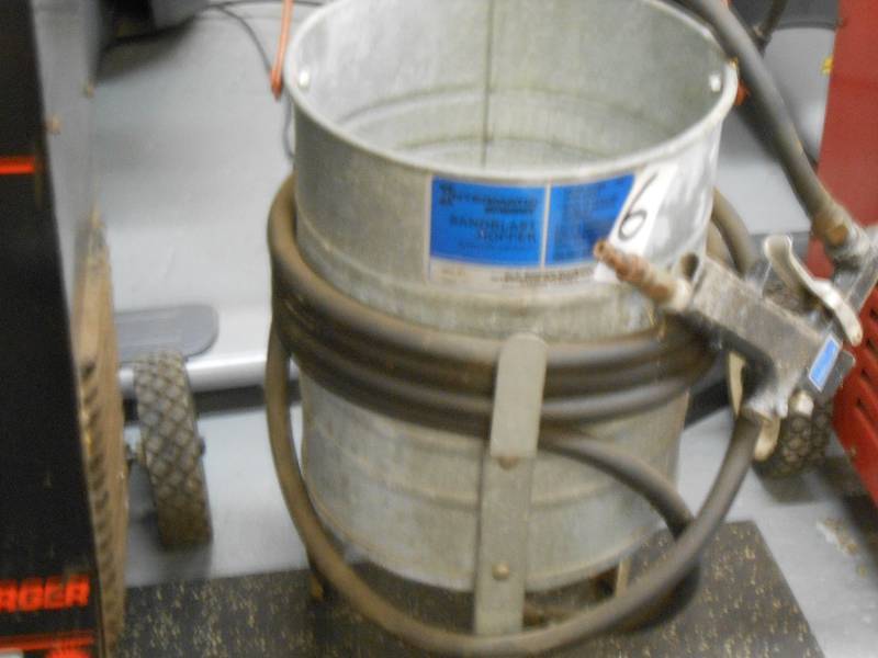 lot 6 image: Intermatic sander blaster