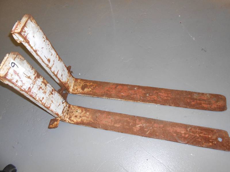 lot 9 image: Pair of Fork Lift Forks