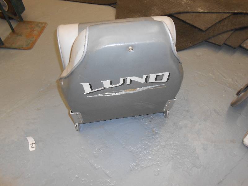 lot 86 image: Lund boat seat and pedstal