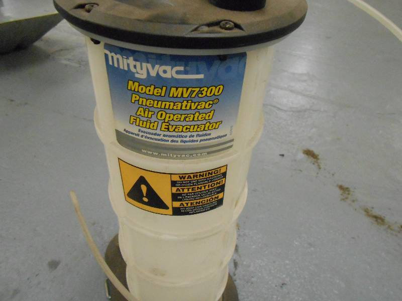 lot 91 image: Mighty vac fluid extractor