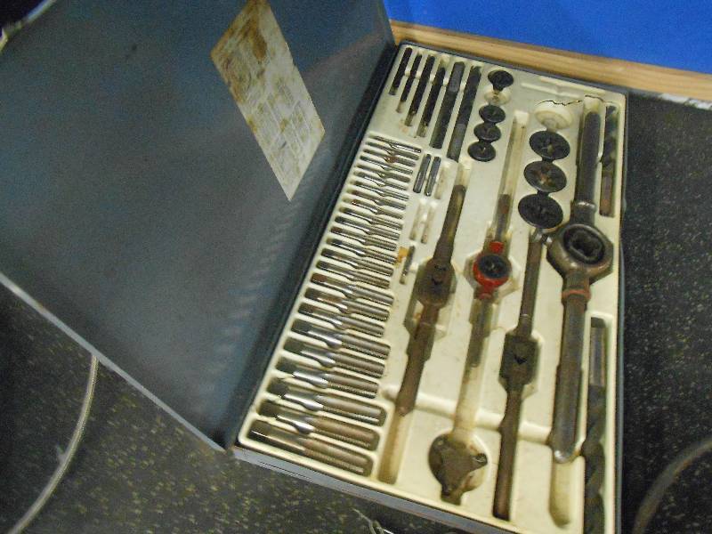 lot 80 image: Large Tap and die set
