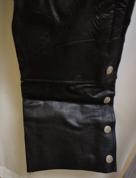 lot 25 image: Diamond Plate Buffalo Leather Chaps