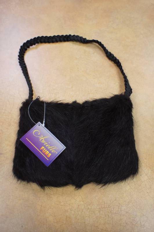 lot 40 image: Arielle Furs Mink-Like Purse