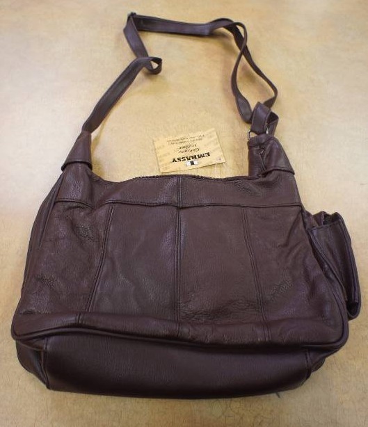 lot 42 image: Embassy Genuine Leather Purse