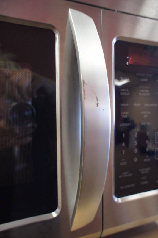 LG Microwave - Model #(LMV1813ST)