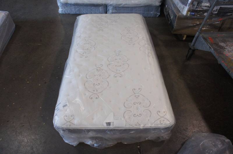 lot 14 image: Simmons Beauty Rest Twin Mattress - Vanderbilt Collection (Sonora Extra Firm)
