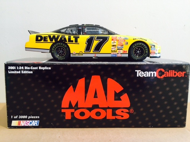lot 13 image: MATT KENSETH 2001 #17 DEWALT FORD TAURUS