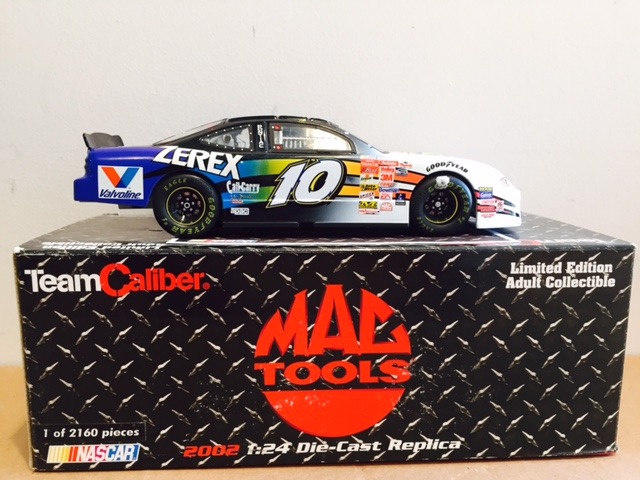 lot 14 image: JONNY BENSON  #10 2002 PONTIAC