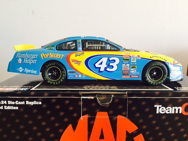 lot 24 image: JOHN ANDRETTI #43 CHEERIOS 2001 DODGE
