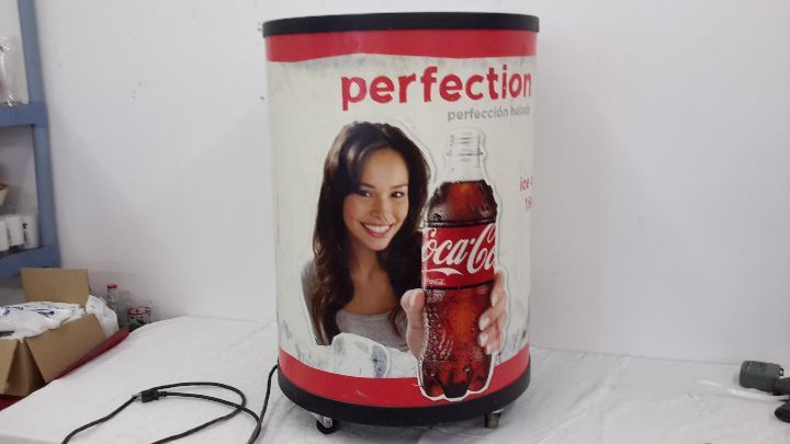 lot 16 image: Coca-Cola Barrel Refridgerator