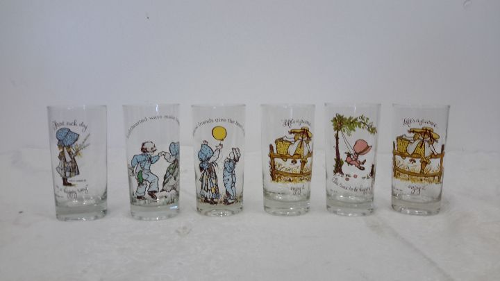 lot 41 image: Holly Hobbie collector glasses