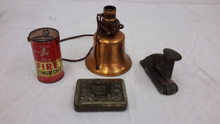 lot 67 image: antique collectables